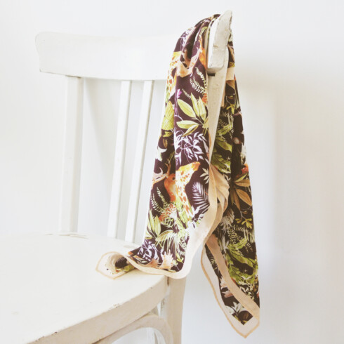 Universe - Cotton Scarf - Animal Motif : Giraffe