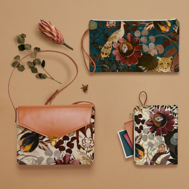 Collection Inde inspirée des éléments rencontrés sur la route de l'Inde : tampon batik en bois, lotus, jasmin, végétation Indenne.