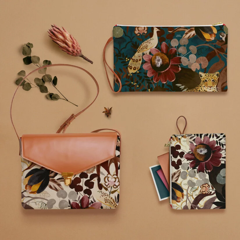 Maison Baluchon - Collection Inde inspirée des éléments rencontrés sur la route de l'Inde : tampon batik en bois, lotus, jasmin, végétation Indenne.