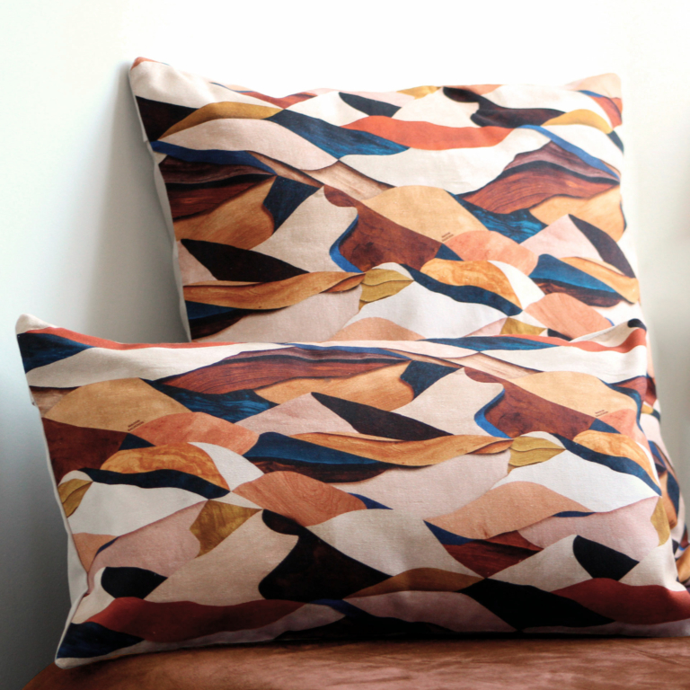 Cushion from the Graphique N°13 collection inspired by dunes and deserts