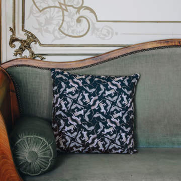 Maison Baluchon - Cushion cover with Félin N°01 design featuring felines on a dark navy blue background