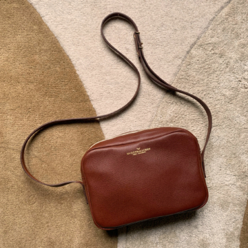Crossbody bag in grained leather