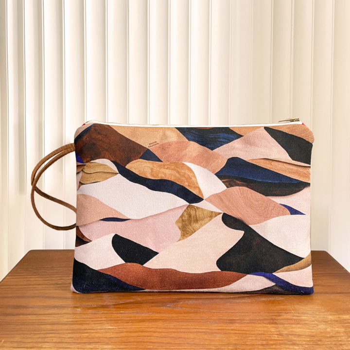 Grande pochette zippé au motif de dunes
