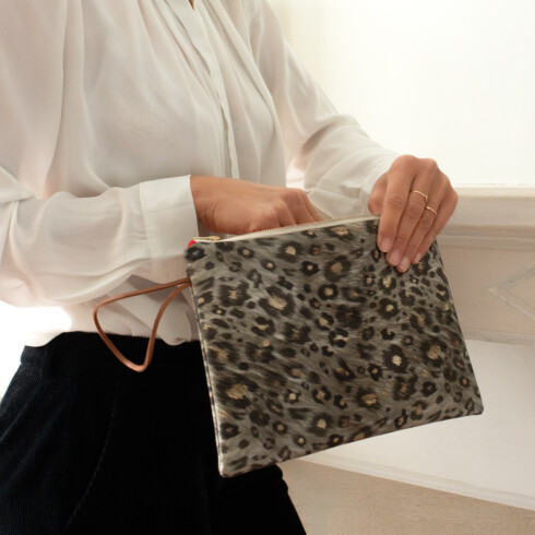Large top-of-the-range leopard print clutch bag - Maison Baluchon