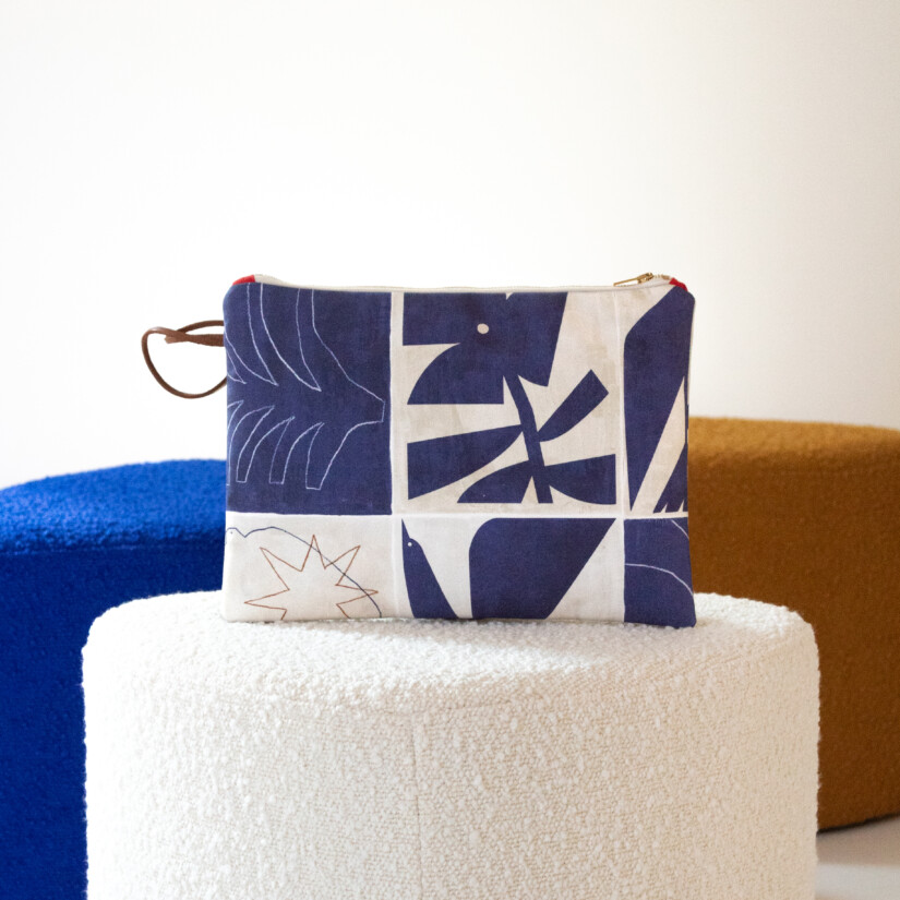 Large fabric pouch with Moderniste N°01 Bleu klein motif