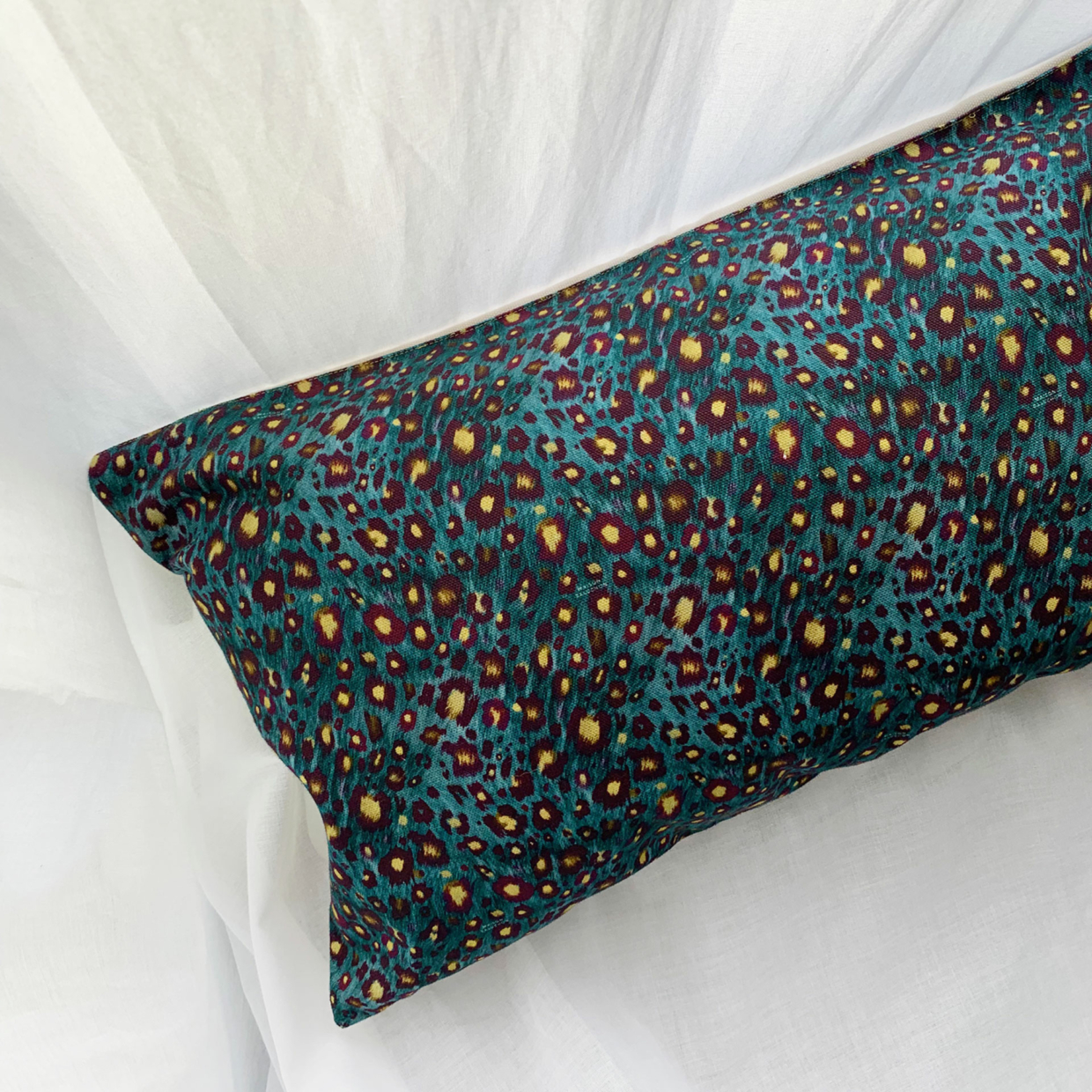 Cushion cover Sauvage N°21 - Decoration to put on a bed, a sofa