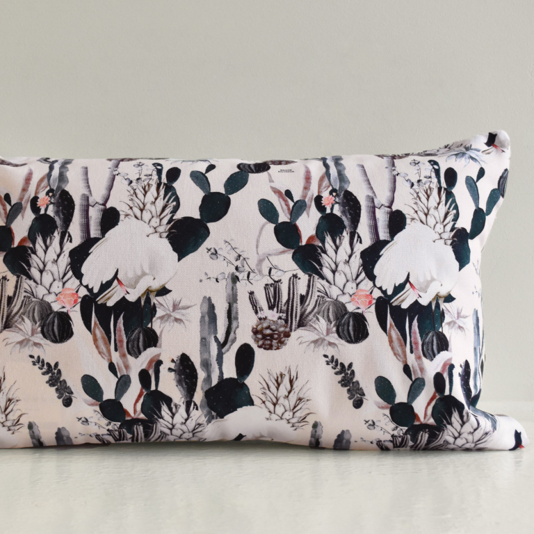 Cushion cover with Tropical N°12 pattern