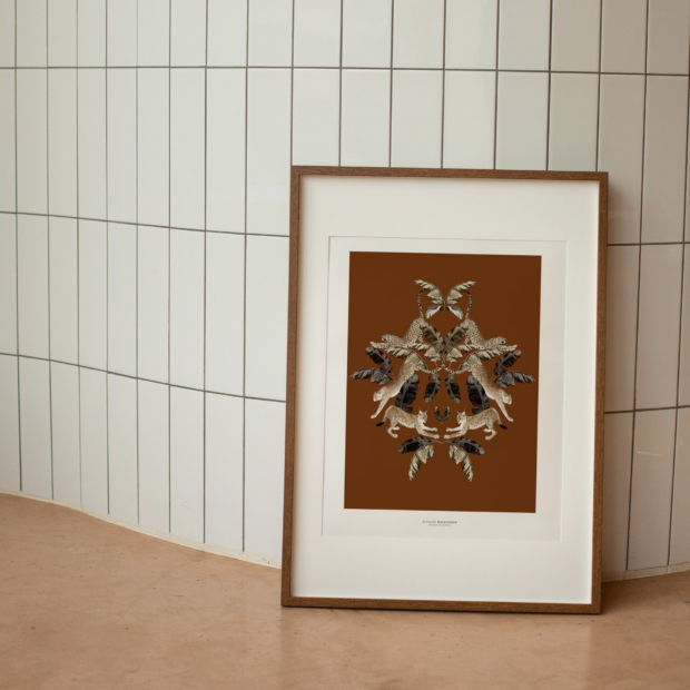 Maison Baluchon - Affiche graphique illustrée - Collection Félin N°02 - Fond Terracotta foncé