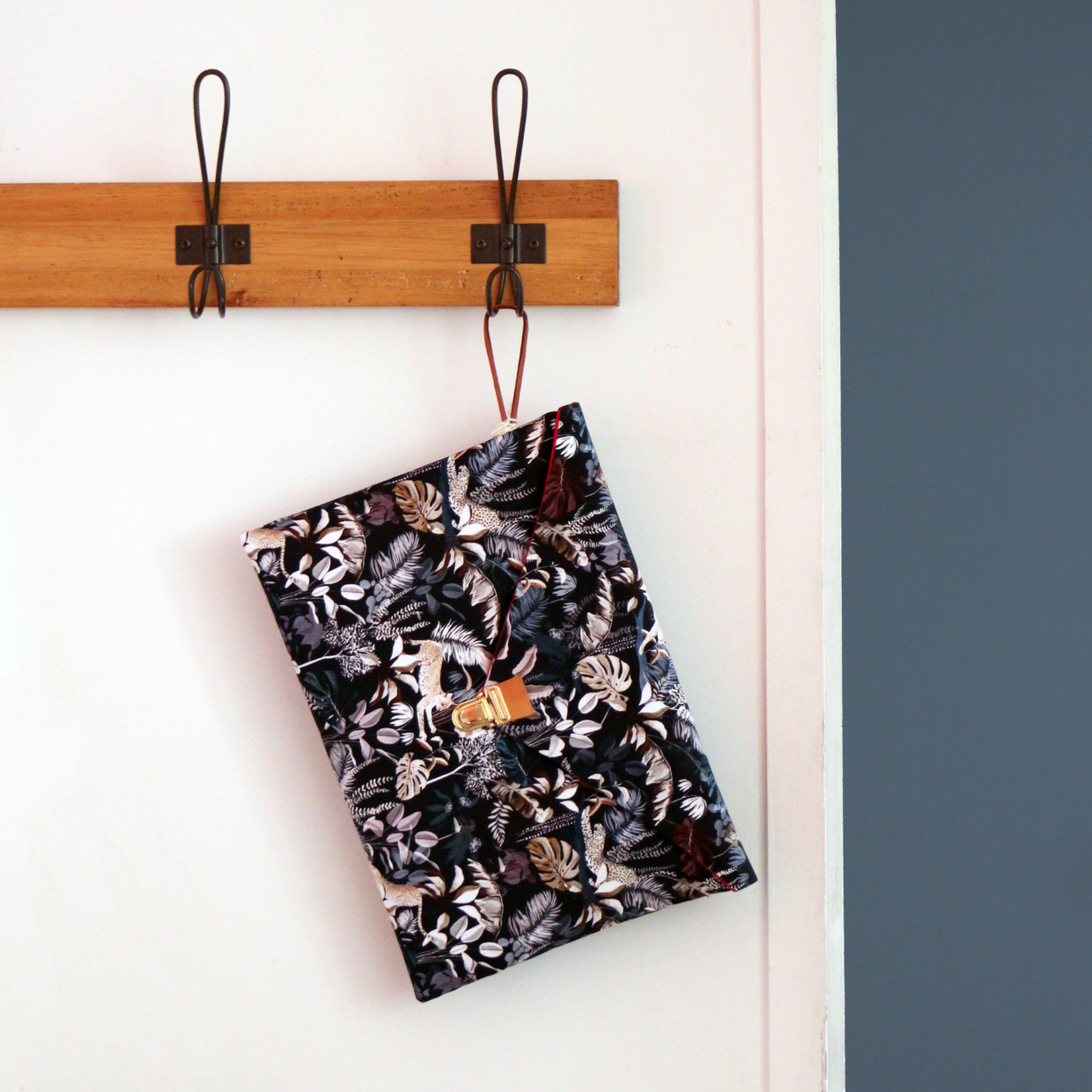 Pochette de protection pour ordinateur au motif Jungle N°19 inspiré par le monde animal et végétal