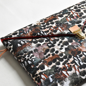 16" MacBook case - Wild Animal Motif N°24 made of feathers