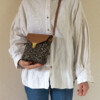 Mini sac banane porté à la taille, ceinture réglable et design intemporel - Maison Baluchon