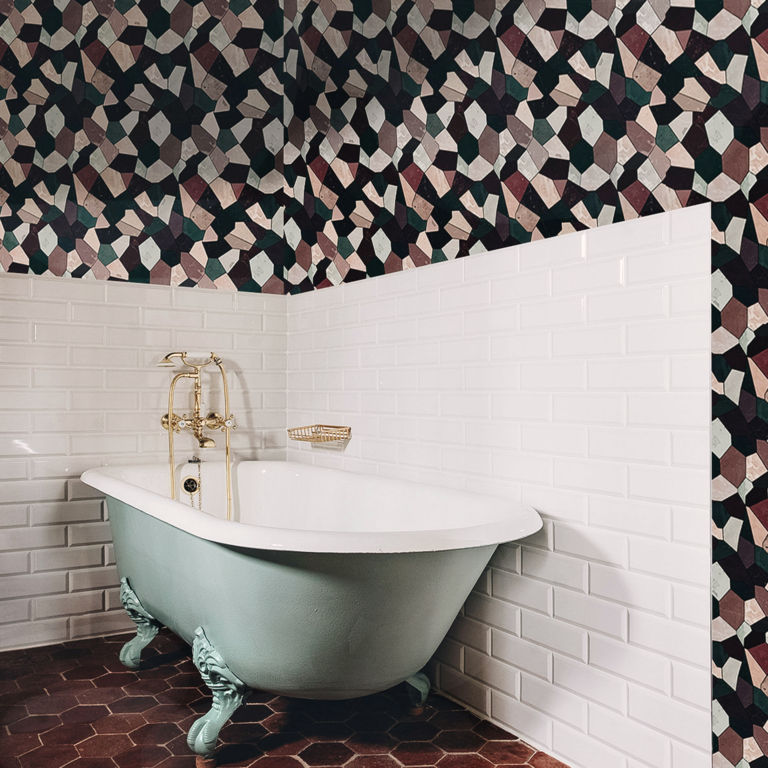 Non-woven wallpaper - Graphique N°10 - Bathroom, bathtub