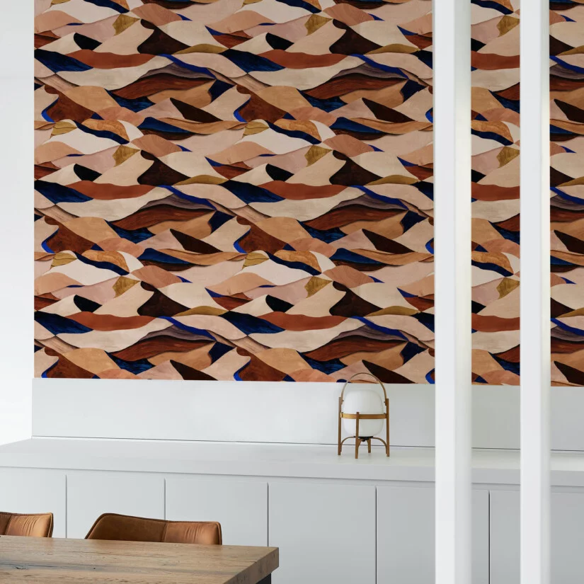 Maison Baluchon - Papier peint intissé - Graphique N°13 - Fond terre cuite, motif inspiré des dunes, des déserts et des paysages d'été