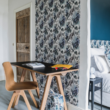 Blue non-woven wallpaper with Jungle N°18 pattern