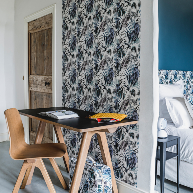 Blue non-woven wallpaper with Jungle N°18 pattern