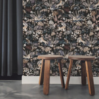 Ambiance intérieure avec le papier peint intissé Jungle N°19, aux tons bleu marine, bronze, doré et beige - Maison Baluchon