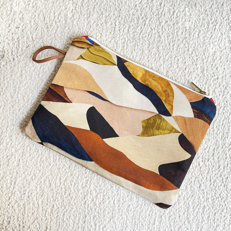Glissez votre petite pochette zippée dans votre sac à main Glissez votre petite pochette zippée dans votre sac à main