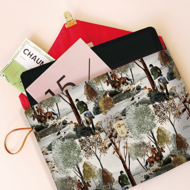 Slip your tablet into our protective cover with the Forêt N°24 pattern