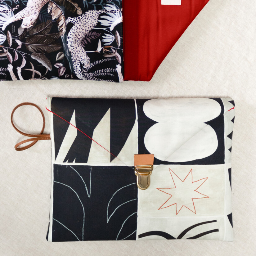 Graphic printed iPad pouch with abstract shapes - Maison Baluchon