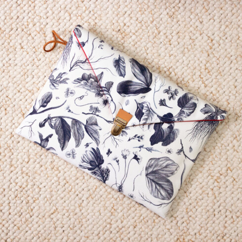 Housse ordinateur format 13″ habillé d’un design unique bleu – Maison Baluchon Housse ordinateur format 13" habillé d'un design unique bleu - Maison Baluchon