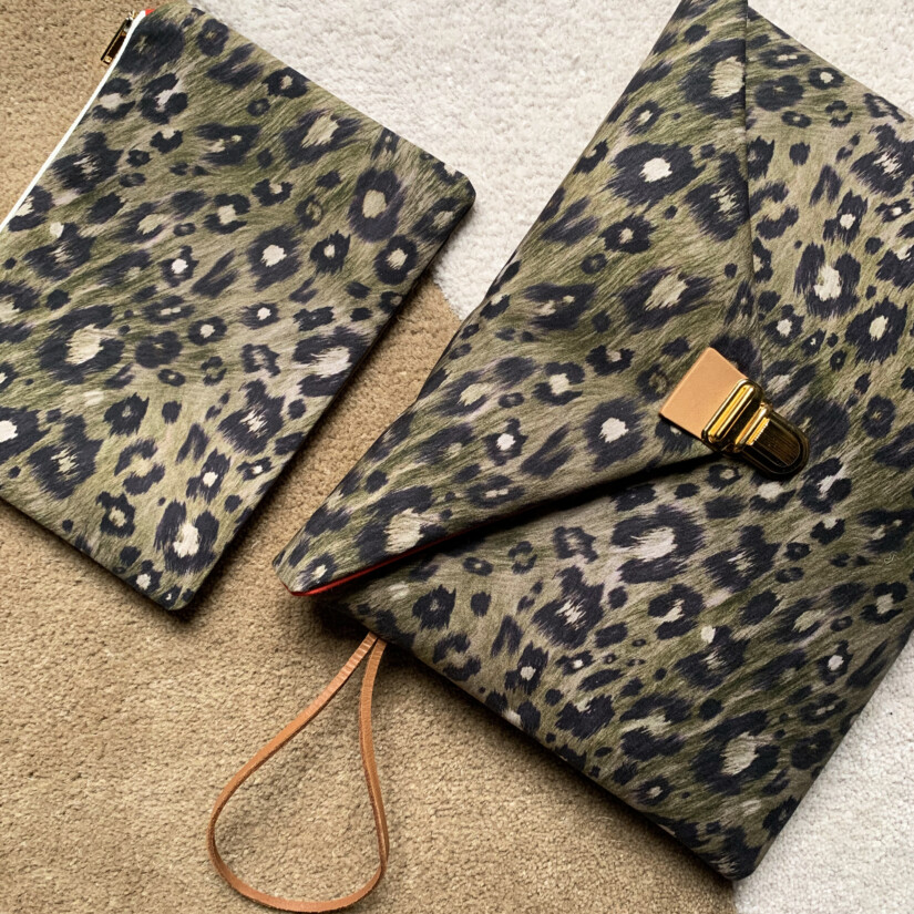 Maison Baluchon - Pochette ordinateur motif Sauvage N°21 kaki façonnée à la main