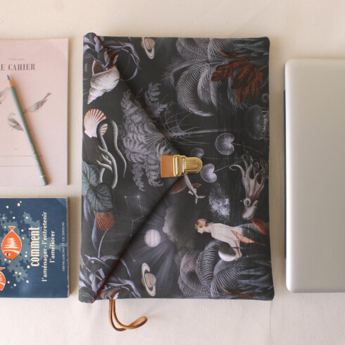 Maison Baluchon - Macbook air & pro 13" - Pochette Mythe N°02 - Parfait pour y glisser votre macbook
