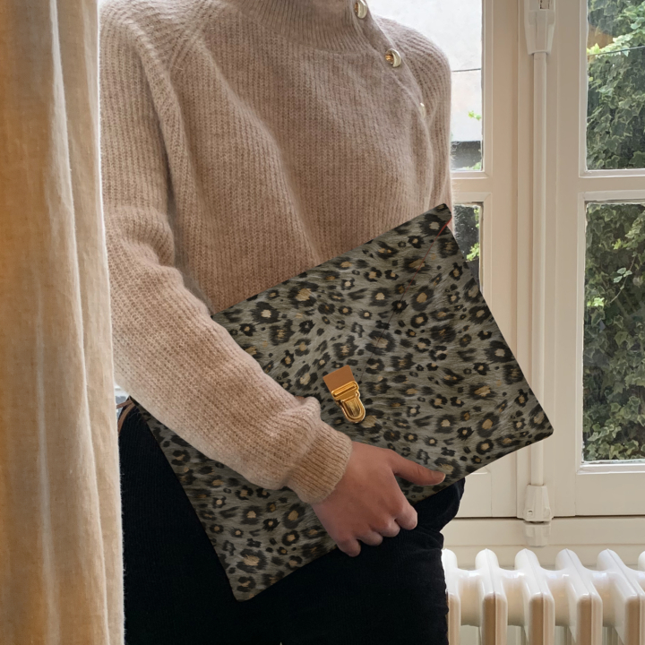 Pochette macbook, accessoire de mode au motif animal, léopard beige