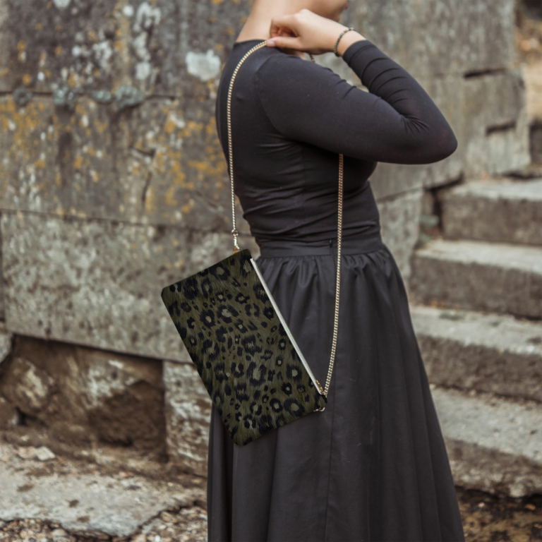 Pochette de soirée avec chaine amovible – Imprimé Sauvage N°21 Kaki Pochette de soirée avec chaine amovible - Imprimé Sauvage N°21 Kaki