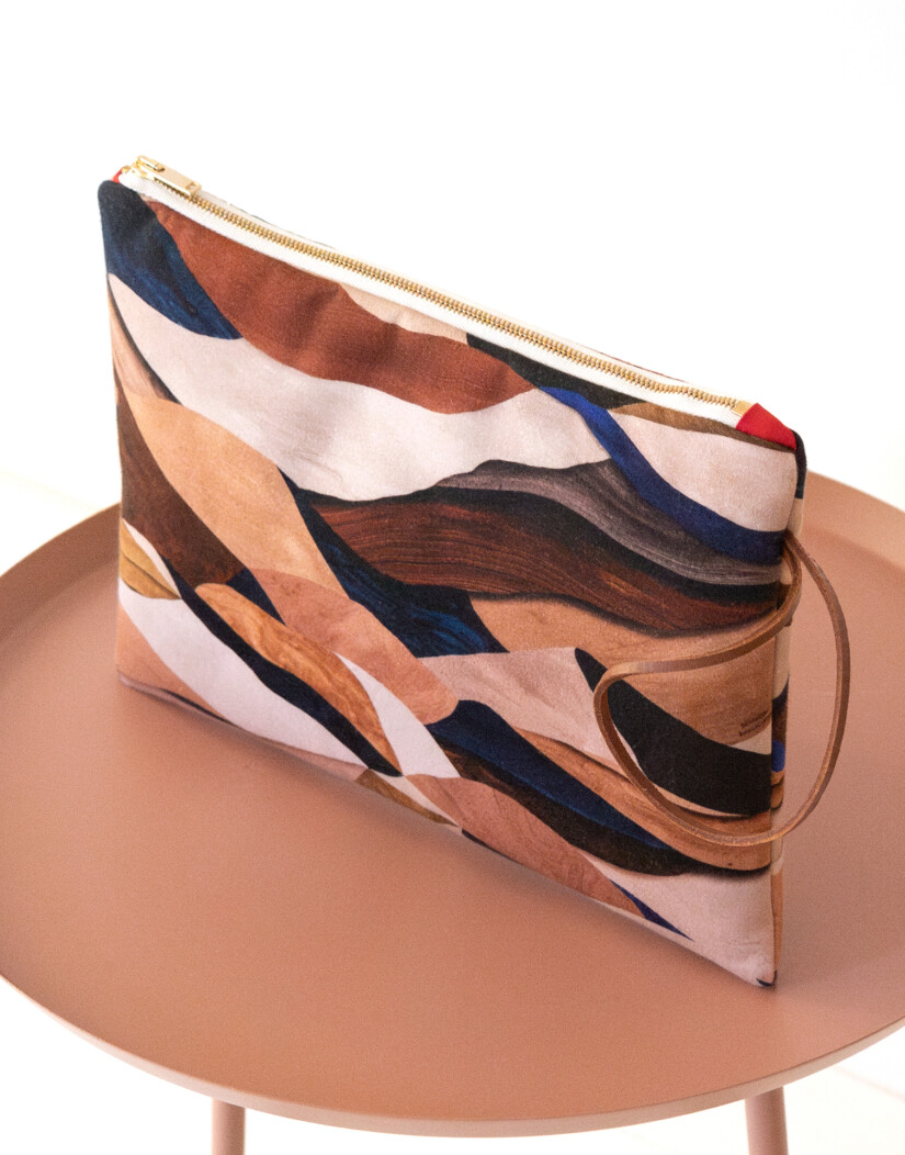 Grande pochette zippée imprimé Graphique tarracotta, beige et bleu klein - Maison Baluchon