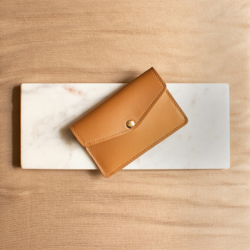 Maison Baluchon - Camel-colored cardholder, locally made