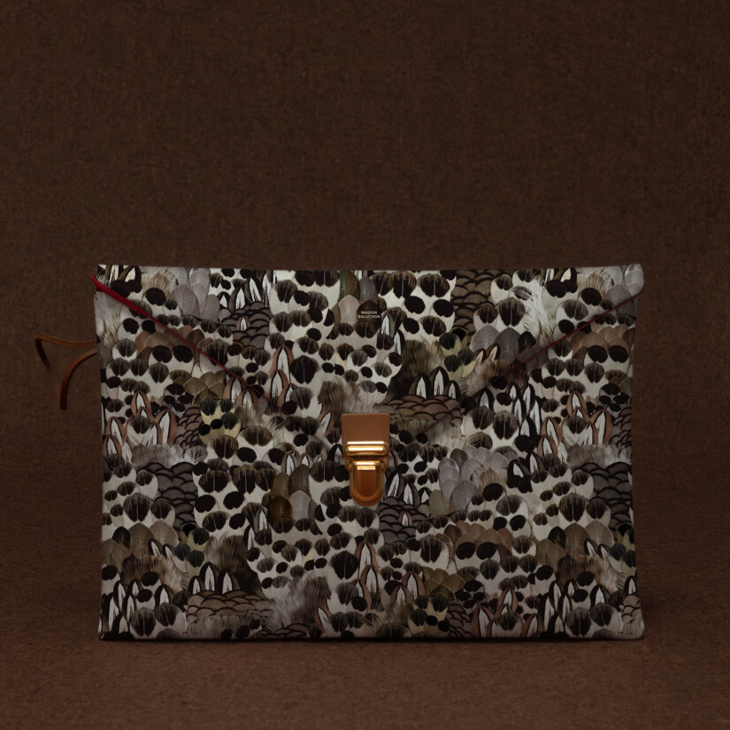 French Christmas Gift Idea - Wild printed MacBook pouch with brown bird feathers - Maison baluchon