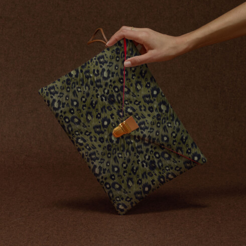 Housse pour MacBook avec motif léopard kaki - Maison Baluchon