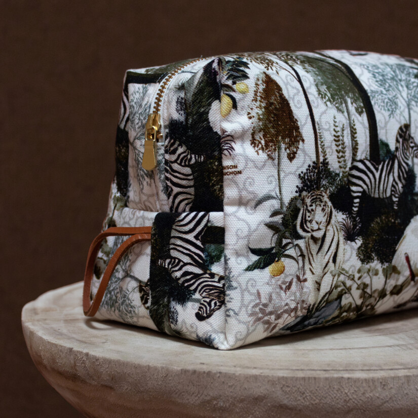 Unique Ménagerie N°01 toiletry bag, high-end fashion accessory for Christmas - Maison Baluchon