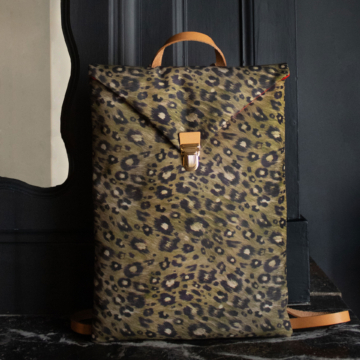 Padded fabric backpack in a trendy khaki leopard print - Maison Baluchon