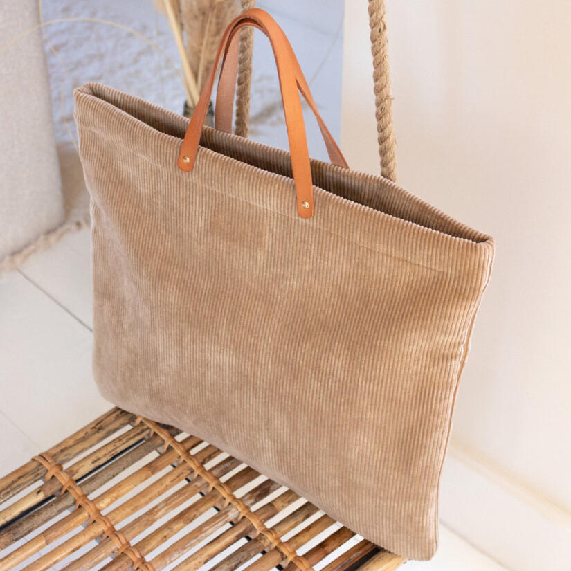 Unisex camel corduroy document bag – Maison Baluchon Unisex camel corduroy document bag - Maison Baluchon