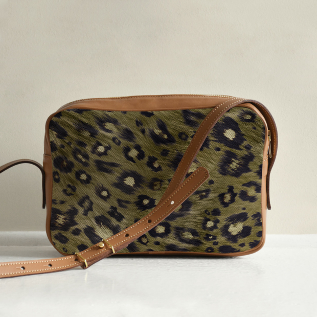 Crossbody handbag with Sauvage N°21 Khaki pattern - Leopard