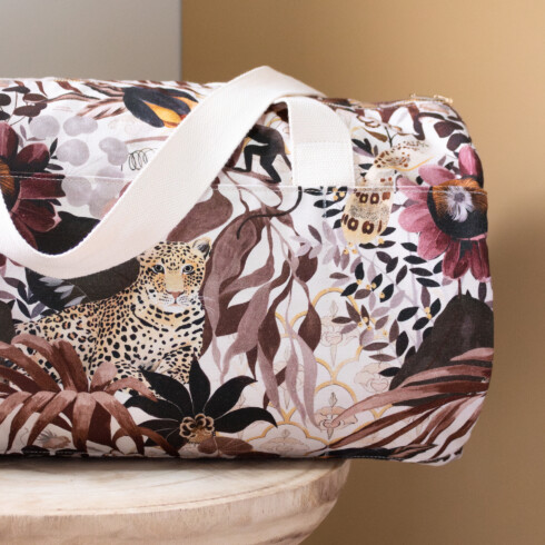 Sac de sport motif animal & végétal avec léopard – Maison Baluchon Sac de sport motif animal & végétal avec léopard - Maison Baluchon