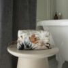 Maison Baluchon - Trousse de toilette au motif Mythe N°01 dans les tons bleu ciel