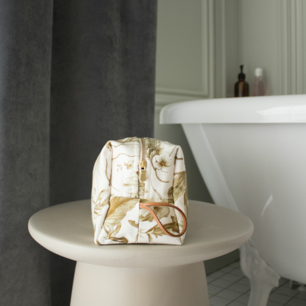 Maison Baluchon - Trousse de toilette au design Herbier du Roi